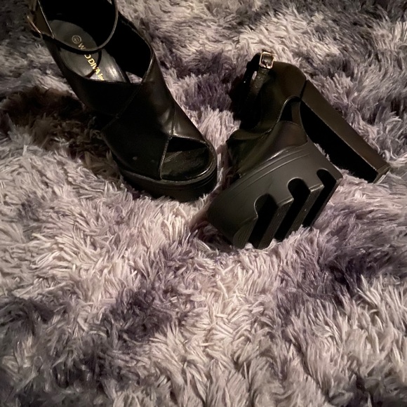 Peeptoe faux leather heels - Picture 3 of 3